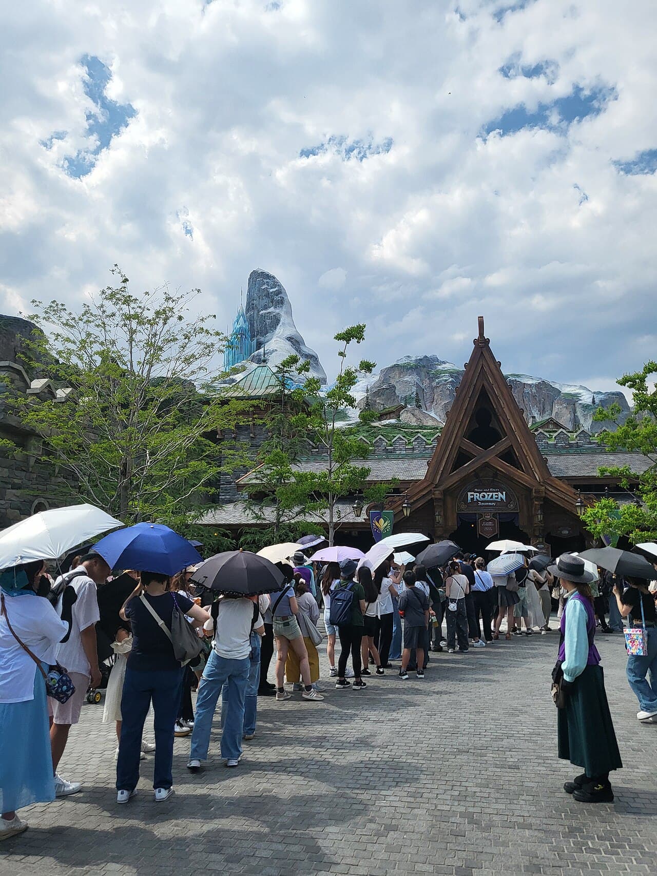Anna and Elsa's Frozen Journey at Tokyo DisneySea