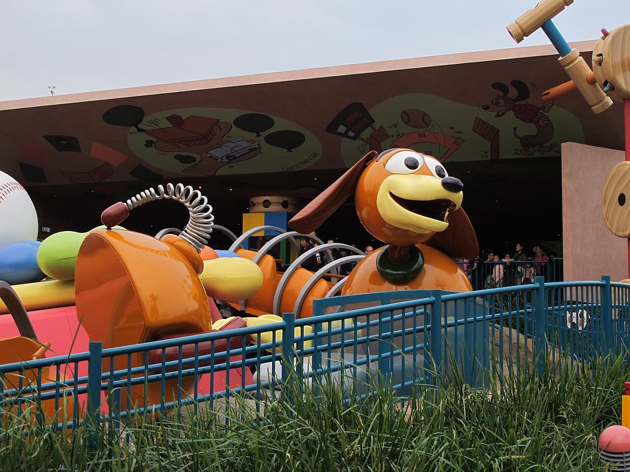 Slinky Dog Zigzag Spin at Walt Disney Studios Park