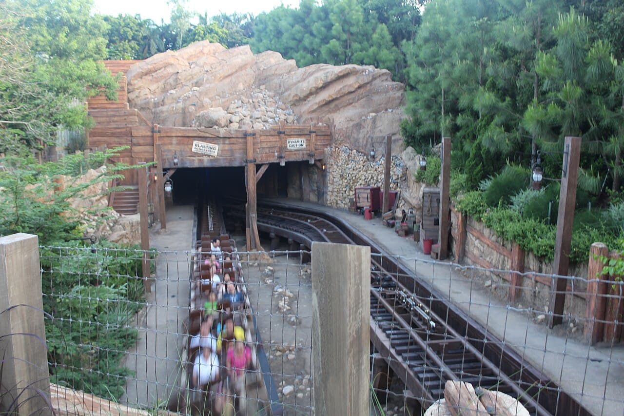 Big Grizzly Mountain Runaway Mine Cars at Hong Kong Disneyland